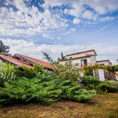 شقة فندقية *** بيروفاتش