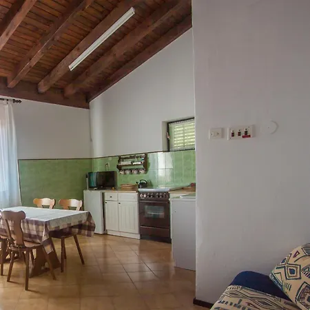 Aparthotel *** Pirovac