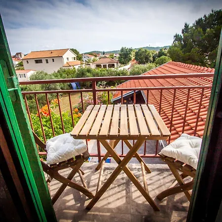 Aparthotel *** Pirovac