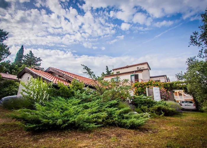 Aparthotel *** Pirovac