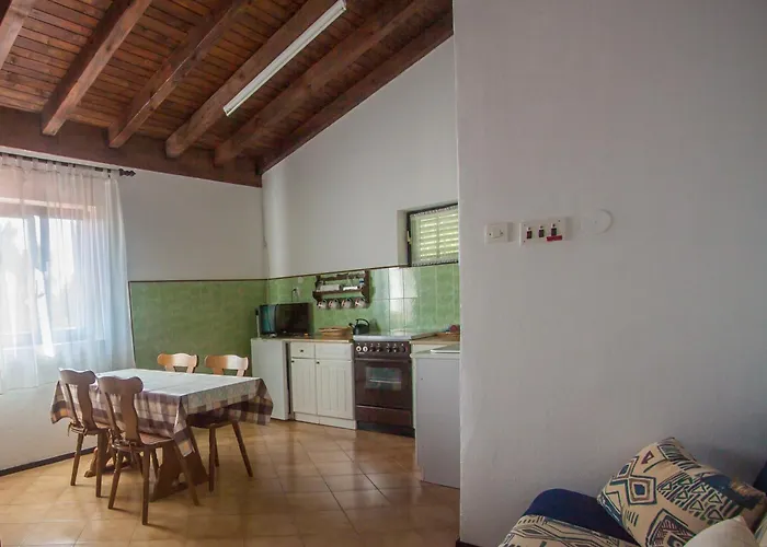 Aparthotel *** Pirovac